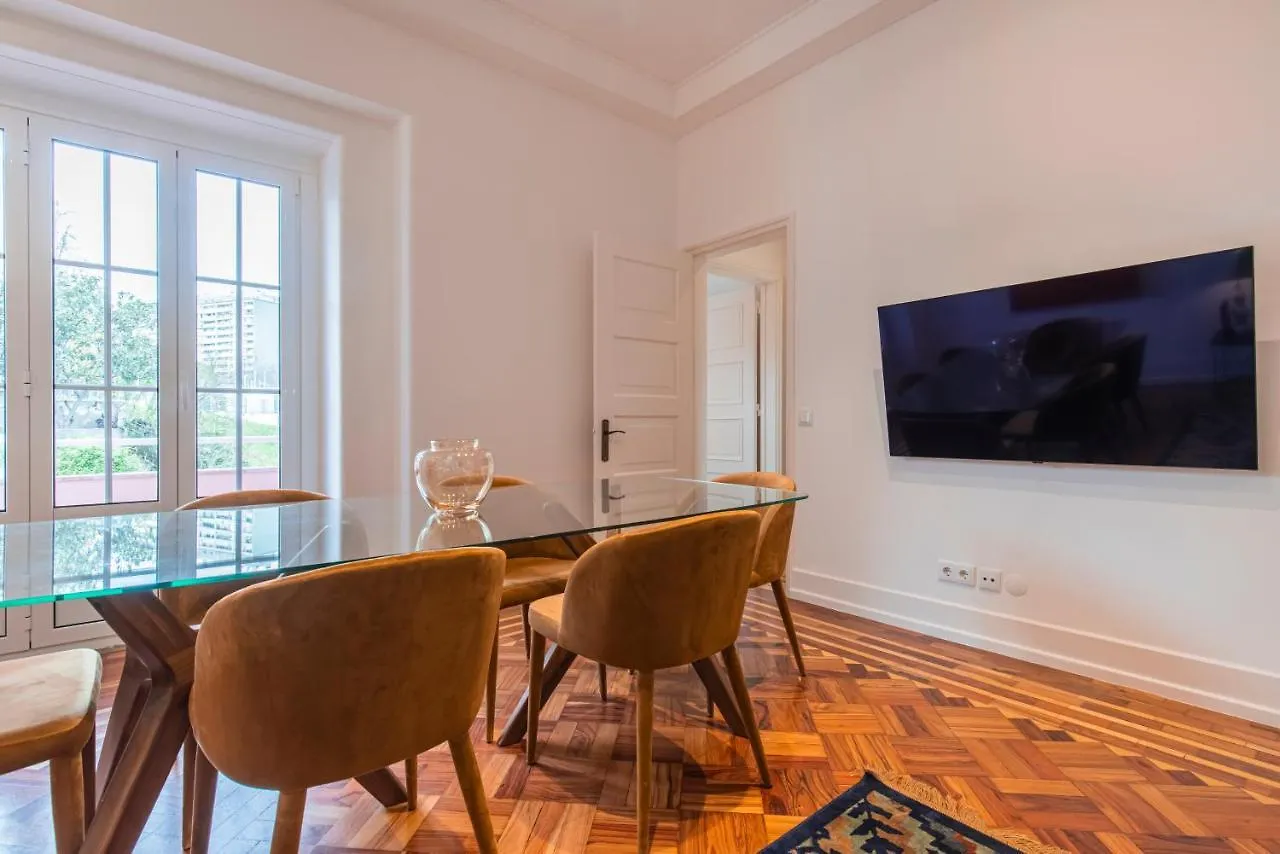 Magnificent 4Bdr Apartment In Lisbon By Lovelystay