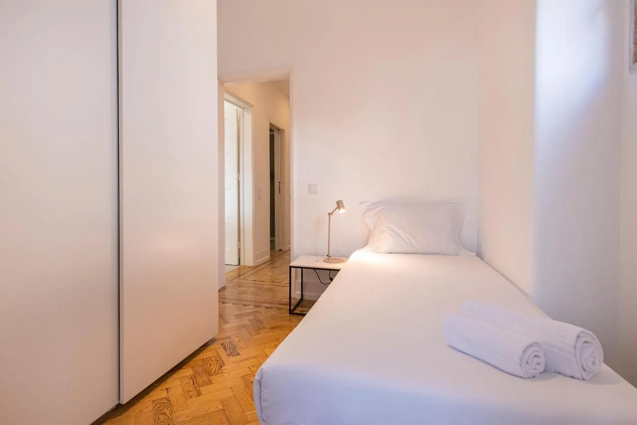 Magnificent 4Bdr Apartment In Lisbon By Lovelystay