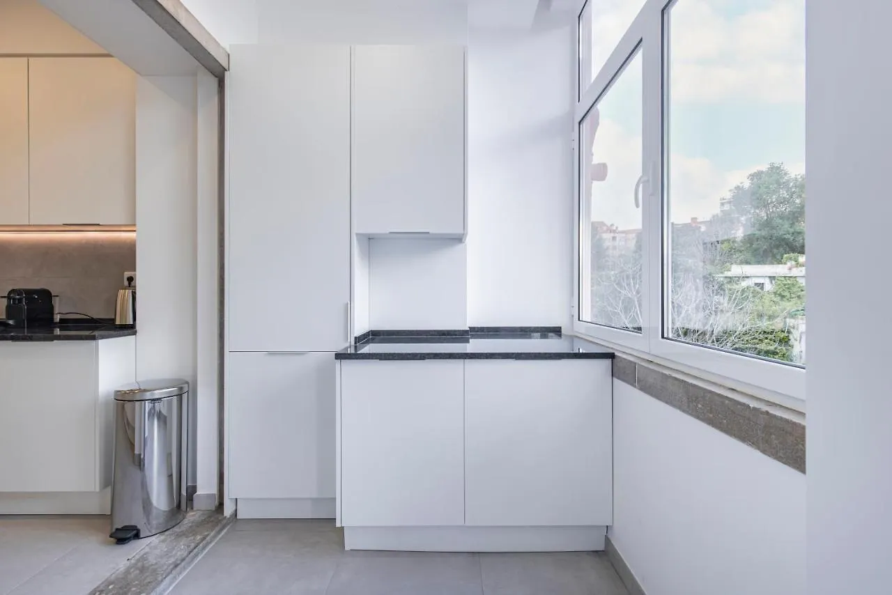 Magnificent 4Bdr Apartment In Lisbon By Lovelystay