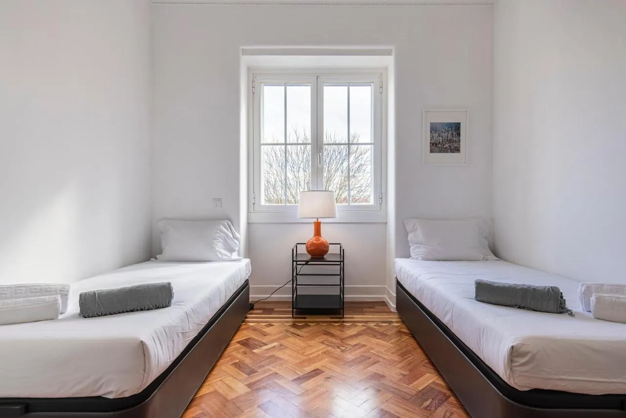 Magnificent 4Bdr Apartment In Lisbon By Lovelystay